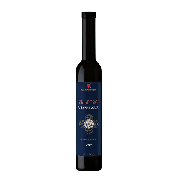 Dunkle Weinflasche Khareba USAKHELOURI lieblicher georgischer Rotwein – 0,375 l, ein traditioneller georgischer Wein.