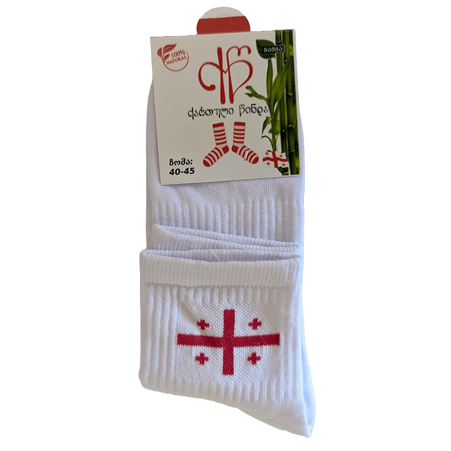 Georgische Flagge Socken – Weiß (40–45) Weiße Socken mit georgischer Flagge. Größe 40–45. 92 % Baumwolle, 8 % Lycra. Bequemes, originelles Geschenk, hergestellt in Georgien. Ein Paar Georgische Flagge Socken – Weiß (40–45) mit rotem Kreuzmuster, ein ideales Souvenir.