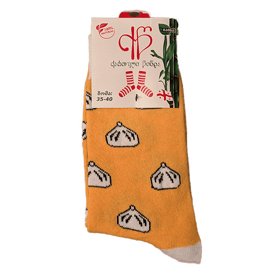 Georgische Khinkali-Socken – gelbe (35-40) Gelbe Socken mit georgischem Khinkali-Design. Größe 35-40. Hergestellt in Georgien aus Baumwolle und Lycra. Ein lustiges Geschenk für Liebhaber der kulinarischen Kultur. gelbe Chinkali-Socken