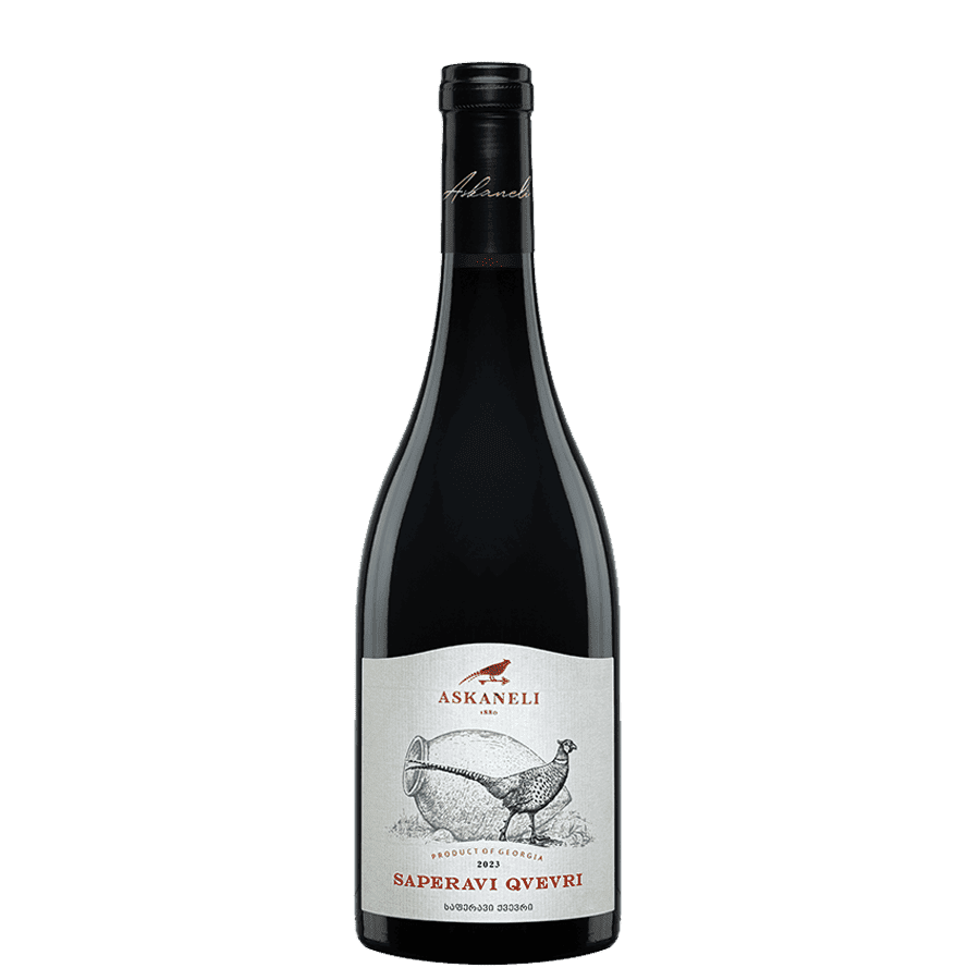 Askaneli SAPERAVI QVEVRI Authors Collection trockener Rotwein - 2024 - 0,75 l Askaneli Saperavi Qvevri (Author's Collection) – limitierter georgischer Rotwein, traditionell in vergrabenen Tonamphoren (Qvevri) nach UNESCO-geschützter Methode ausgebaut. Aromen von Brombeere, Leder und Tabak. Kraftvoll und komplex – ideal zu Wild, Lamm und lange gereiftem Käse. Askaneli SAPERAVI QVEVRI Authors Collection trockener Rotwein - 2024 - 0,75 l