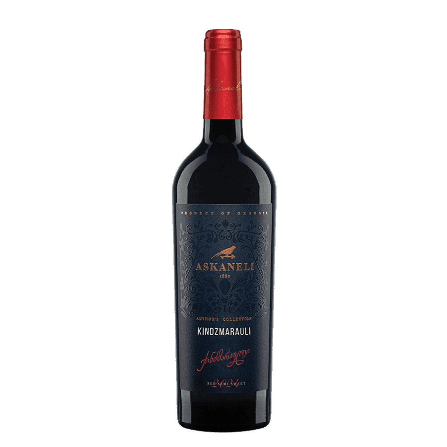 Askaneli KINDZMARAULI lieblicher Rotwein – 2025 - 0,75 l Askaneli Kindzmarauli – der Klassiker unter Georgiens halbsüßen Rotweinen. Aus Saperavi-Trauben der geschützten Mikrozone Kwareli, samtig, fruchtig, mit Noten von Waldbeeren und Schokolade. Askaneli KINDZMARAULI lieblicher Rotwein – 2025 - 0,75 l