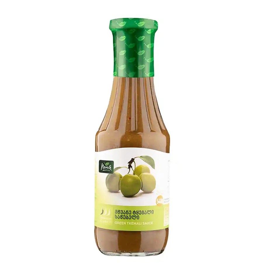 Nena – Tkemali Grün - 540 ml. Grünes Tkemali ist eine georgische Sauce, die jeden Teller zum Leuchten bringt. Sauer,frisch, kräuterig — und so vielseitig, dass Georgier sie zu allem servieren: Fleisch, Fisch,Kartoffeln, Gemüse. Wer sie einmal probiert hat, greift nicht mehr zur Ketchupflasche. Grünes Tkemali Nena