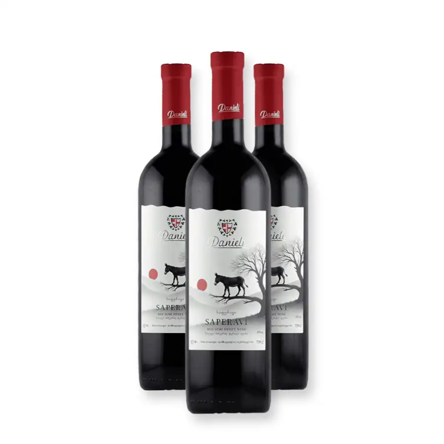 3x Danieli Winery SAPERAVI lieblicher georgischer Rotwein Drei Flaschen biologischen halbsüßen Saperavi vom Weingut Danieli – ein kompakter Einstieg in eine der ausdrucksstärksten georgischen Rebsorten. Ein tolles Geschenk oder eine erste Begegnung mit natürlich süßen Rotweinen aus Kachetien. 3x Danieli Winery SAPERAVI lieblicher georgischer Rotwein