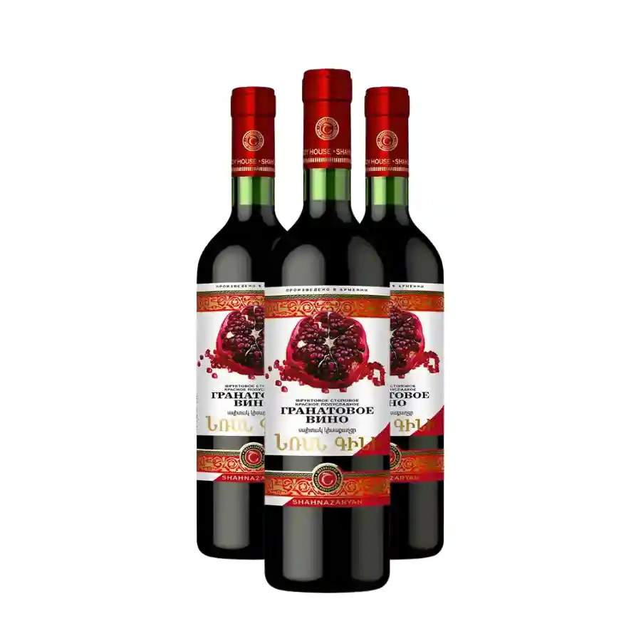 3x Shahnazaryan Granatapfelwein lieblicher Dieses Set aus drei Flaschen des armenischen Granatapfelweins Shahnazaryan lieblicher ist eine elegante Einführung in die Welt der armenischen Fruchtweine und ein schönes Geschenk mit Geschichte – der Geschichte der Familie Shahnazaryan aus Jeghward bei Jerewan. Eine tiefe Rubinfarbe und eine reichhaltige Textur begleiten den Geschmack reifer Granatäpfel mit einem angenehmen, leicht adstringierenden Abgang. Er passt hervorragend zu Desserts, Nüssen, gebratenem Fleisch und Blauschimmelkäse. 3x Shahnazaryan Granatapfelwein lieblicher