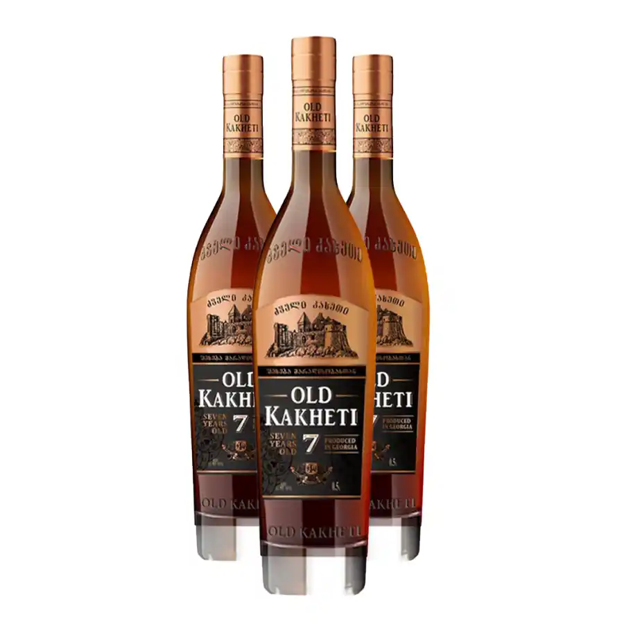 3x Old Kakheti 7 Jahre alter georgischer Brandy – 40 % Drei Flaschen Old Kakheti 7 Jahre Brandy, 0,5 l – ein georgisches Destillat aus den Rebsorten Rkatsiteli, Manavi Green und Tsolikouri, das sieben Jahre in Fässern aus georgischer Iberica-Eiche reift und mit sanfter goldener Farbe sowie reichem Aroma von Vanille, Schokolade und Trockenfrüchten überzeugt. 3x Old Kakheti 7 Jahre alter georgischer Brandy – 40 %
