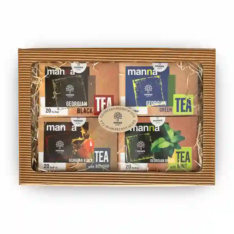 Geschenkset Teebeutel „Traditionell“ Beide Tees in diesem Set – Schwarz- und Grüntee – stammen aus derselben Region Guria im Westen Georgiens, wo das subtropische Klima vom Schwarzen Meer und der fruchtbare Boden am Fuße des Kaukasus ideale Bedingungen für die Teepflanze schaffen. Der Unterschied zwischen ihnen liegt nicht in der Sorte, sondern in der Verarbeitung: Schwarztee durchläuft eine vollständige Oxidation, während Grüntee schnell und schonend getrocknet wird, um seine frische Farbe und seinen milderen Geschmack zu bewahren. Geschenkset Teebeutel „Traditionell“